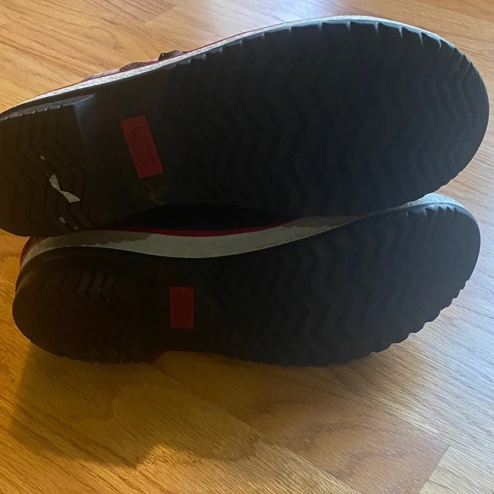 UGG Decatur  Boots in Black and Red Plaid